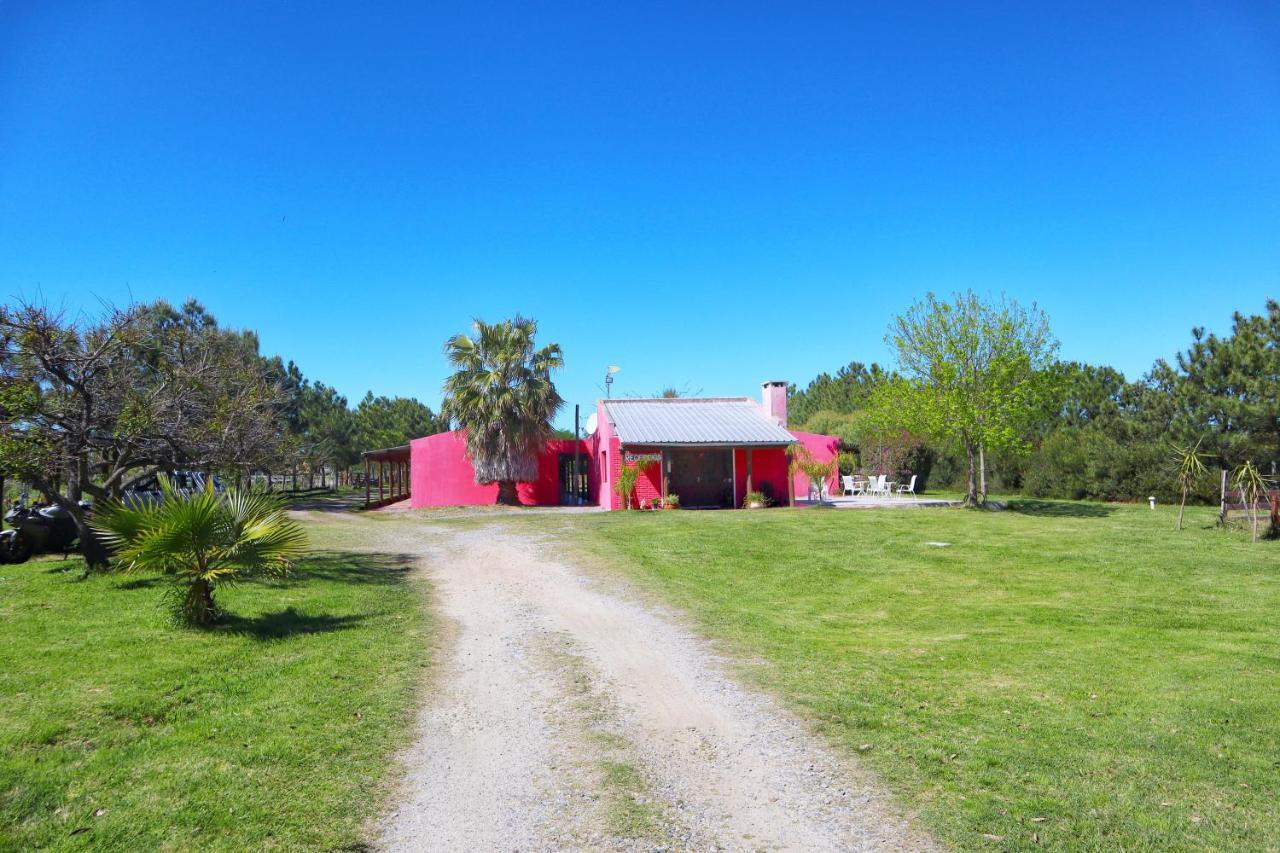 Casa De Campo Lo De Fatsia Guest House Colonia del Sacramento Exterior photo